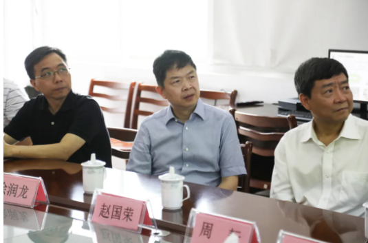 6月4日，省市场监管局党委委员、副局长，省药品监管局党组书记、局长徐润龙带队来公司开展“三服务”活动
